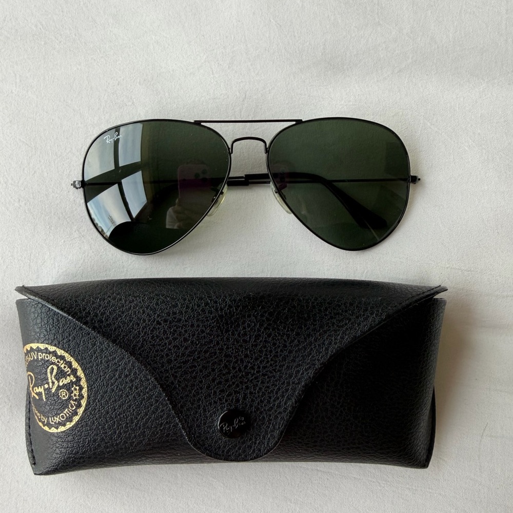 Ray-Ban Black Aviator Sunglasses with Case